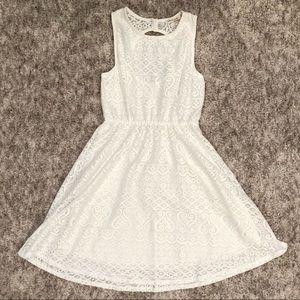 XS-White laced dress (NEVER WORN)